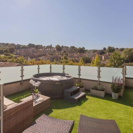 Stylish Penthouse Apartment With Hot Tub Bath Bagian luar foto