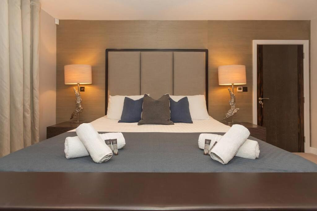 Stylish Penthouse Apartment With Hot Tub Bath Bagian luar foto