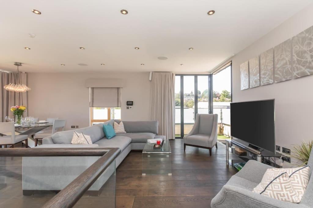 Stylish Penthouse Apartment With Hot Tub Bath Bagian luar foto